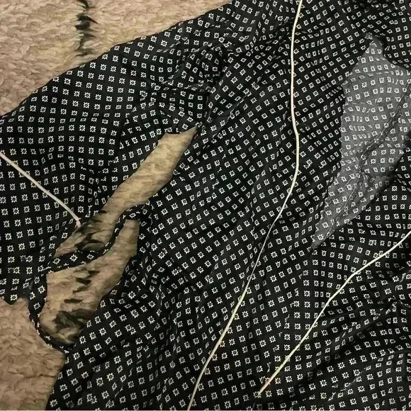 H&M satin-like print wrap top - Picture 2 of 5